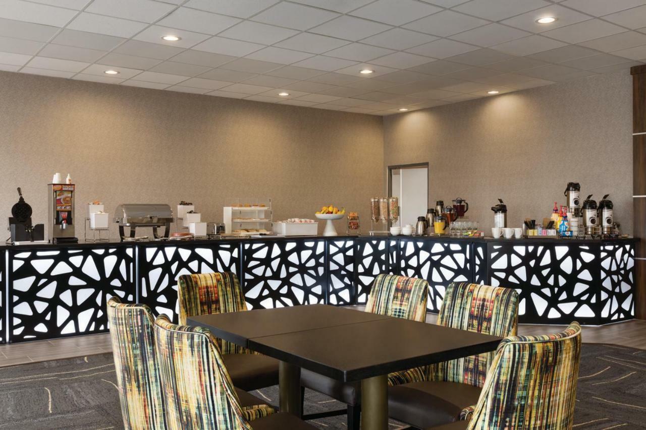 Radisson Hotel McAllen Airport Buitenkant foto